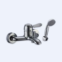 Смеситель для ванны с кор. литым изливом, перекл. кнопочный, одноручный.М30 Славен